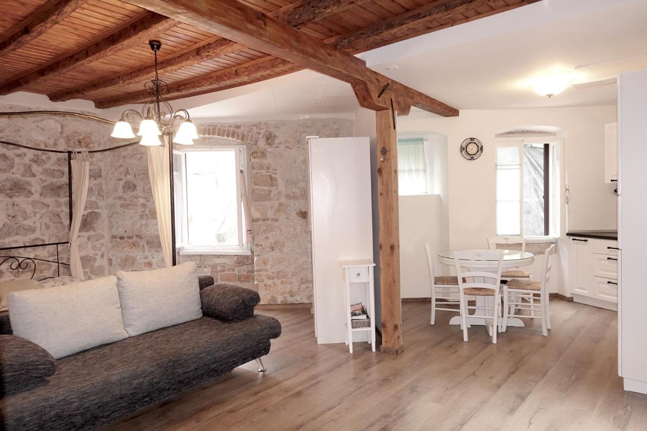 Romantic Studios روفينج المظهر الخارجي الصورة