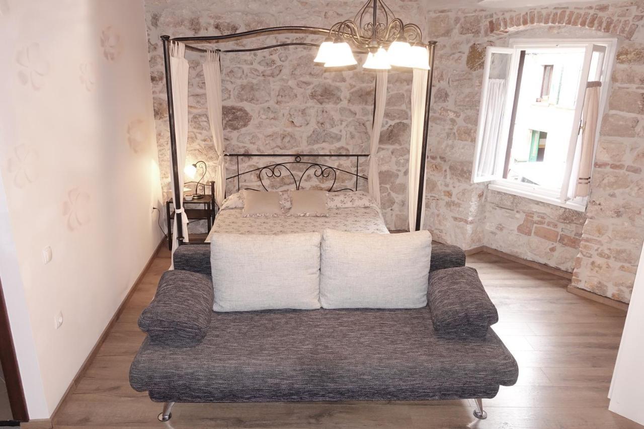Romantic Studios روفينج المظهر الخارجي الصورة