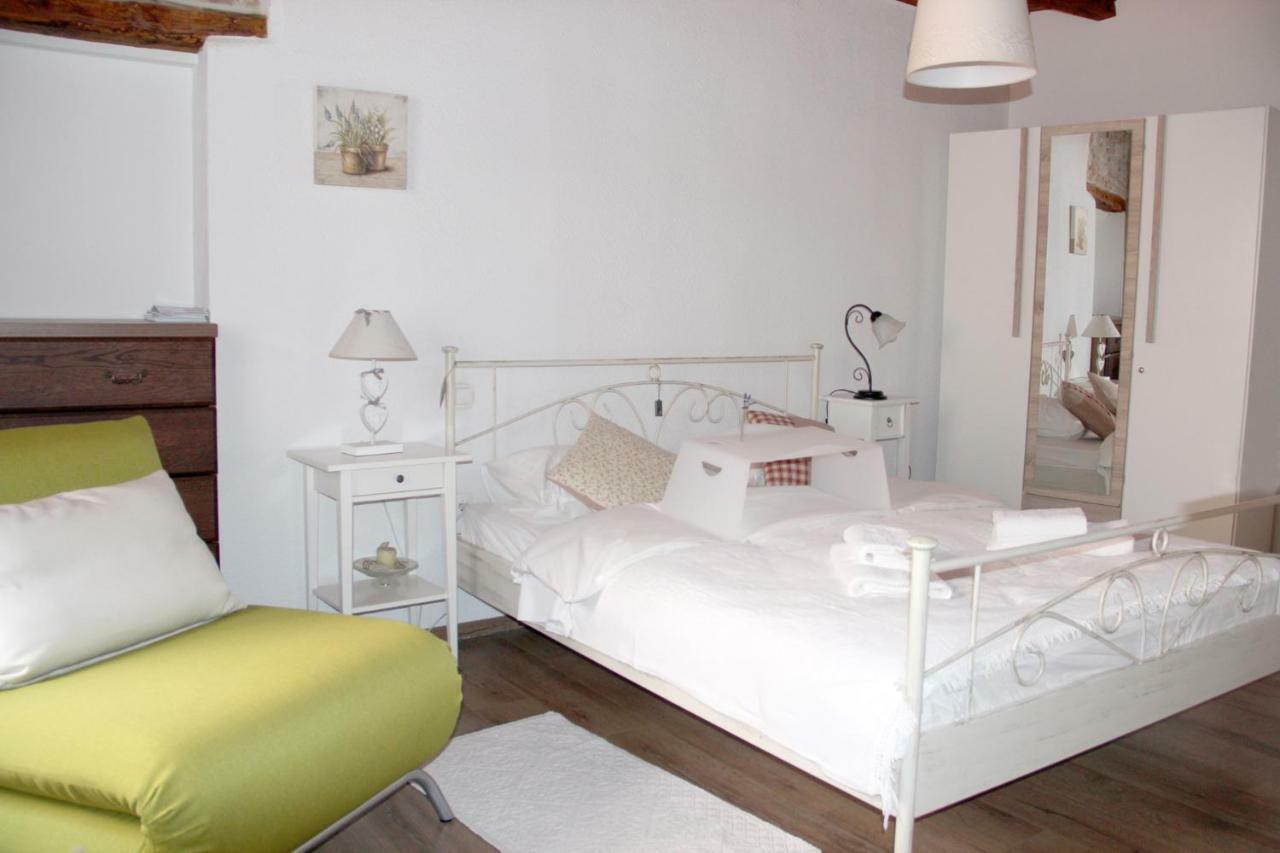 Romantic Studios روفينج المظهر الخارجي الصورة